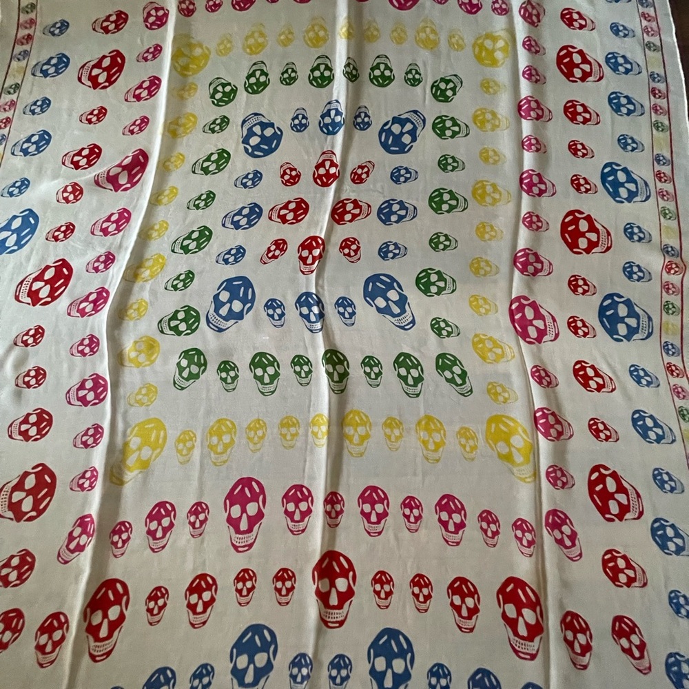 🎃🎃🎃👻💀🎃🎃🎃Alexander McQueen Square Oversized Silk Scarf.🎃🎃🎃👻💀🎃🎃🎃